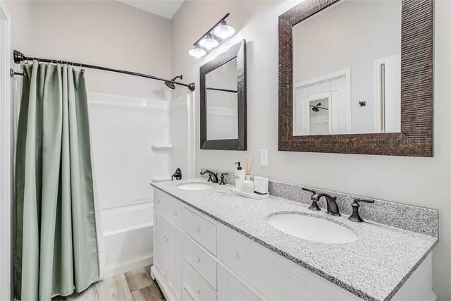 199 Paradise Dr, Rockport, TX 78382