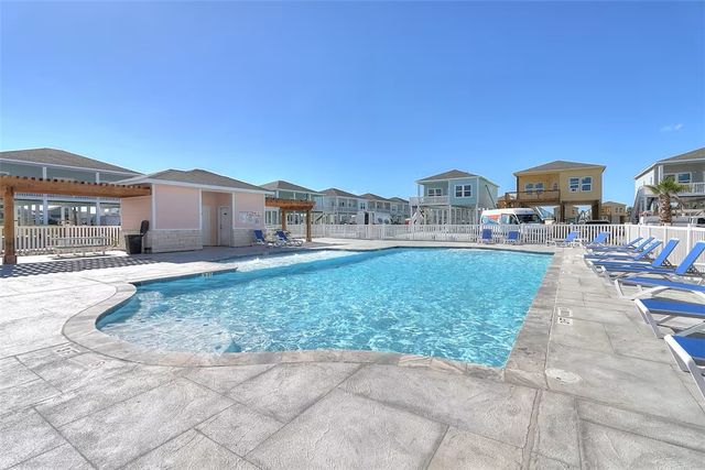 199 Paradise Dr, Rockport, TX 78382