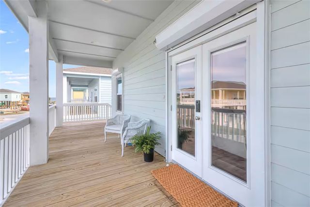 199 Paradise Dr, Rockport, TX 78382