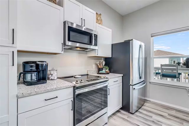199 Paradise Dr, Rockport, TX 78382