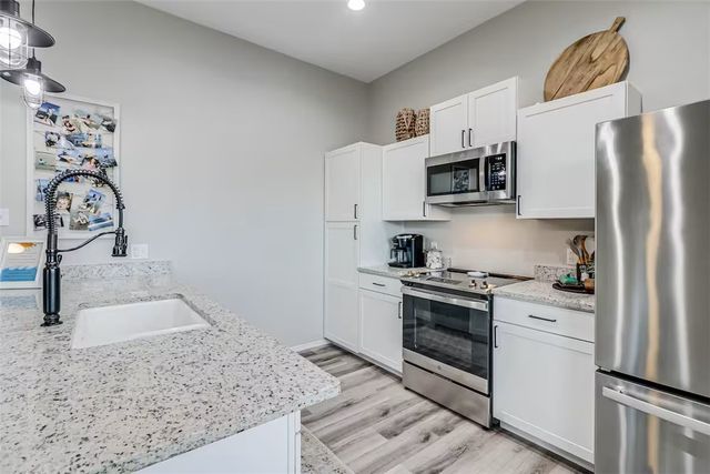 199 Paradise Dr, Rockport, TX 78382