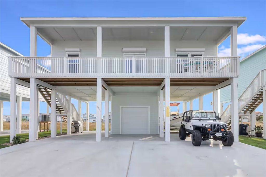 199 Paradise Dr, Rockport, TX 78382
