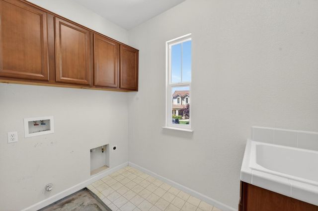 5708 Claudied Way, Elk Grove, CA 95757