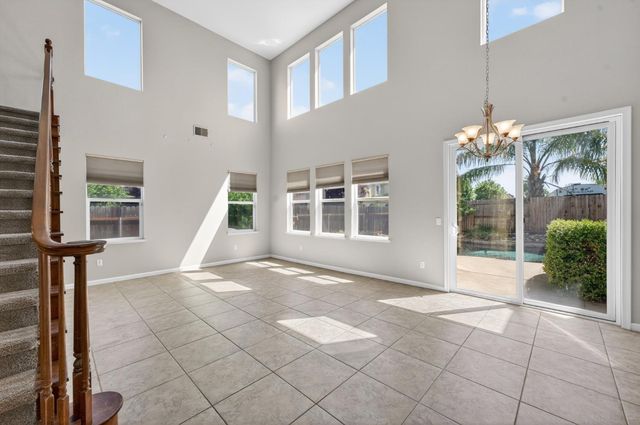 5708 Claudied Way, Elk Grove, CA 95757