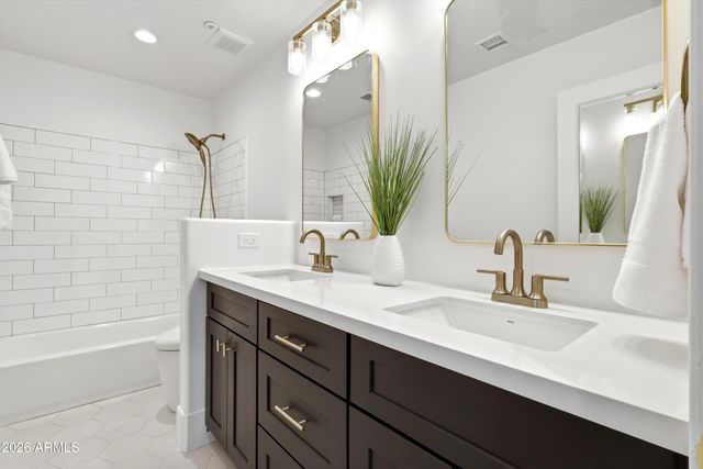 1360 S MULBERRY Street, Gilbert, AZ 85296