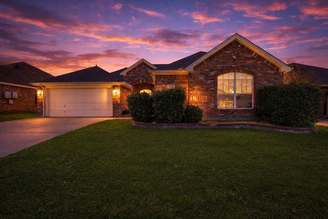 1631 Nashwood Drive, Grand Prairie, TX 75051