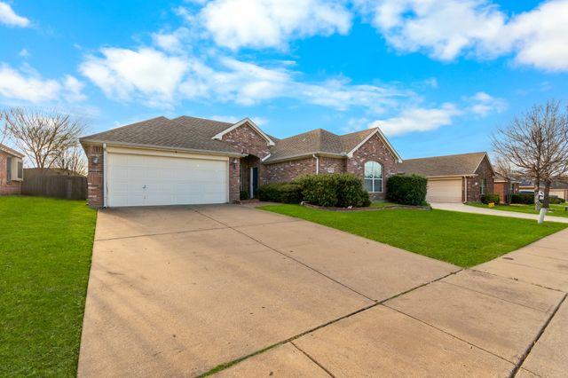 1631 Nashwood Drive, Grand Prairie, TX 75051