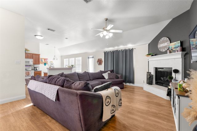 1631 Nashwood Drive, Grand Prairie, TX 75051