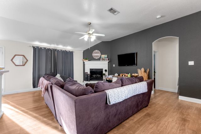 1631 Nashwood Drive, Grand Prairie, TX 75051