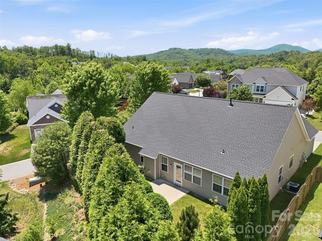 1 Breyerton Court, Asheville, NC 28804