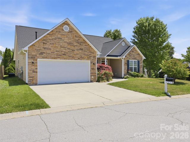1 Breyerton Court, Asheville, NC 28804