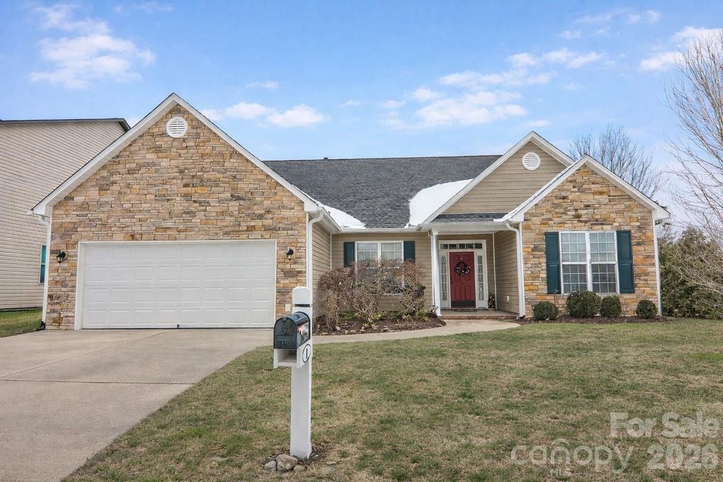 1 Breyerton Court, Asheville, NC 28804