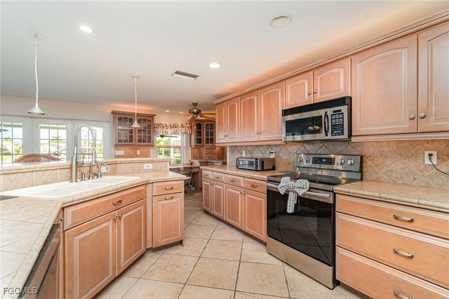 2019 SE 28th TER, Cape Coral, FL 33904