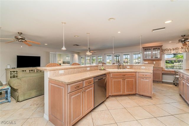 2019 SE 28th TER, Cape Coral, FL 33904