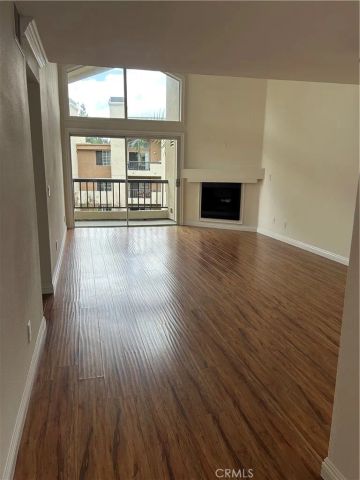 21520 Burbank 303, Woodland Hills, CA 91367