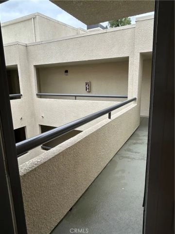 21520 Burbank 303, Woodland Hills, CA 91367