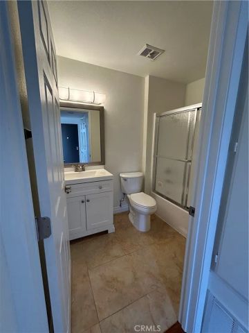 21520 Burbank 303, Woodland Hills, CA 91367