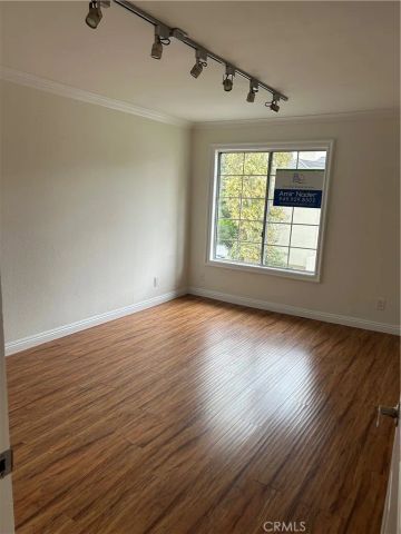 21520 Burbank 303, Woodland Hills, CA 91367