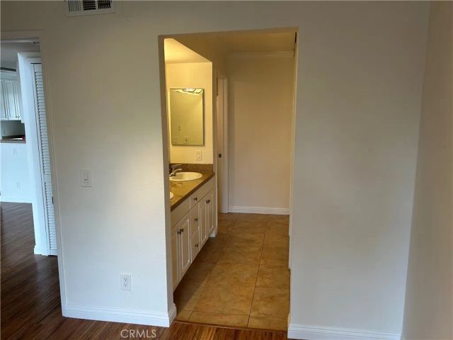 21520 Burbank 303, Woodland Hills, CA 91367