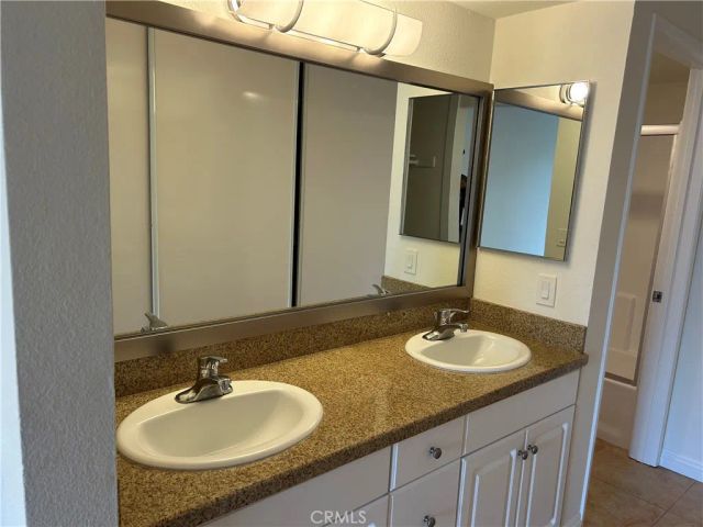 21520 Burbank 303, Woodland Hills, CA 91367