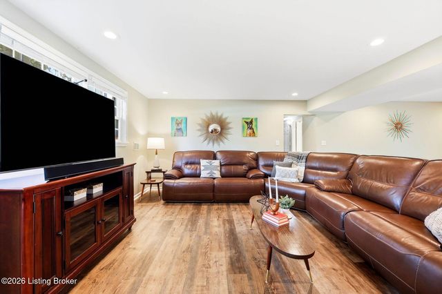 2410 Mahan Dr, Louisville, KY 40299
