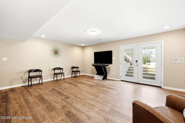 2410 Mahan Dr, Louisville, KY 40299