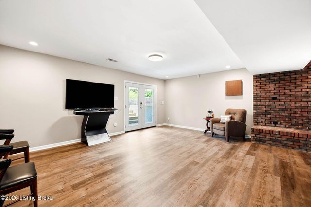 2410 Mahan Dr, Louisville, KY 40299