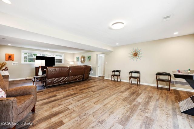 2410 Mahan Dr, Louisville, KY 40299