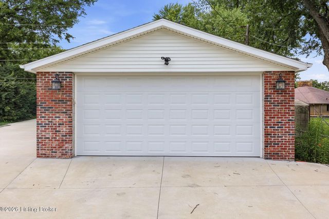 2410 Mahan Dr, Louisville, KY 40299