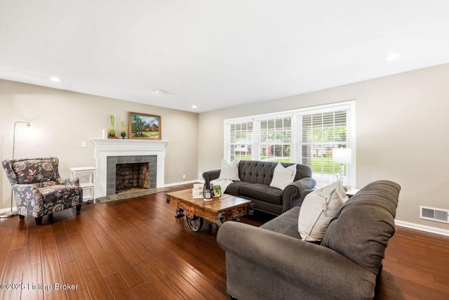 2410 Mahan Dr, Louisville, KY 40299