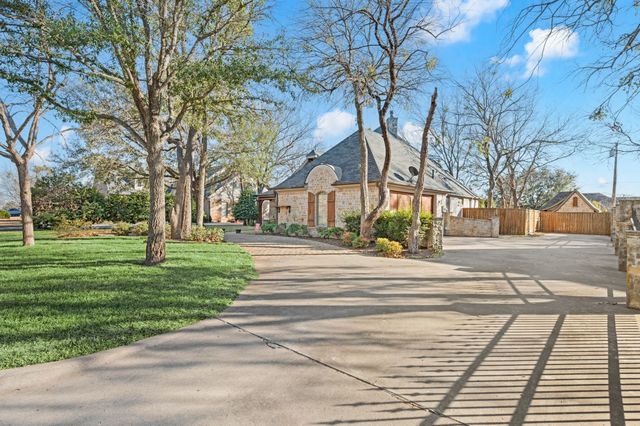 2208 Fair Oaks Drive, Bridgeport, TX 76426