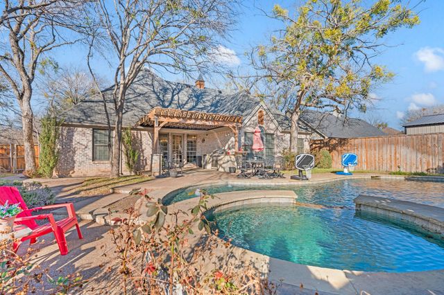 2208 Fair Oaks Drive, Bridgeport, TX 76426