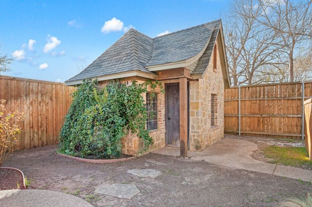 2208 Fair Oaks Drive, Bridgeport, TX 76426