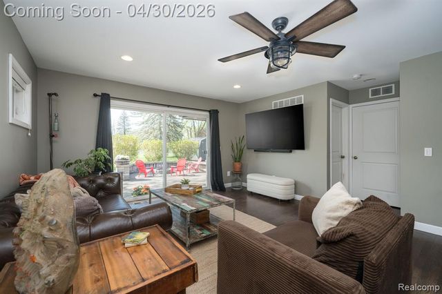 1220 Genesee Drive, Royal Oak, MI 48073