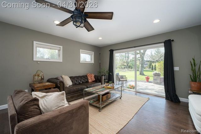 1220 Genesee Drive, Royal Oak, MI 48073