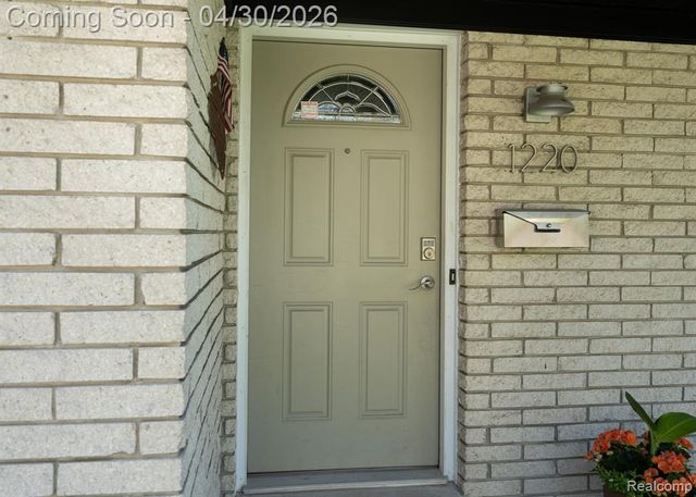 1220 Genesee Drive, Royal Oak, MI 48073