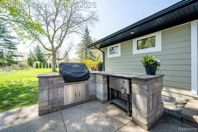 1220 Genesee Drive, Royal Oak, MI 48073