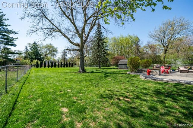 1220 Genesee Drive, Royal Oak, MI 48073