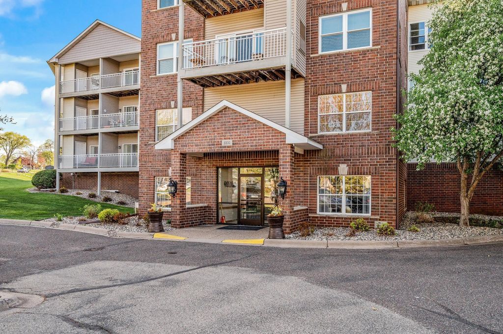 2231 Penn Place 114, North Saint Paul, MN 55109