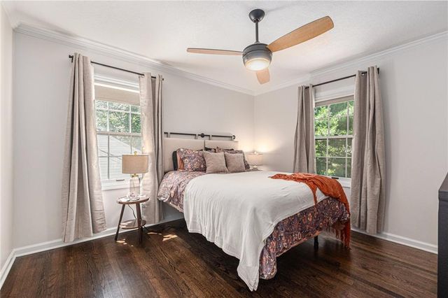 4302 W 77th Terrace, Prairie Village, KS 66208