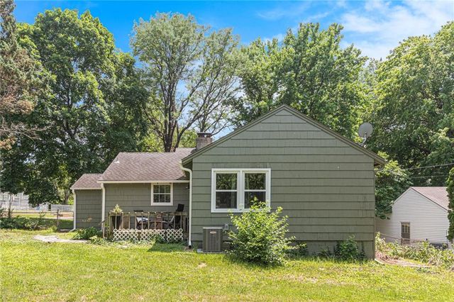 4302 W 77th Terrace, Prairie Village, KS 66208