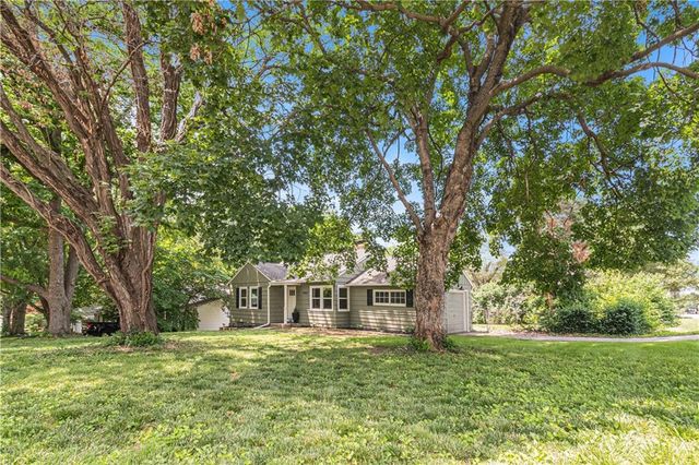 4302 W 77th Terrace, Prairie Village, KS 66208