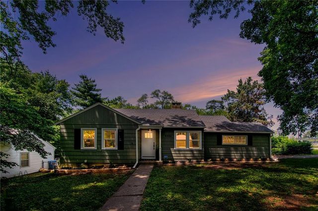 4302 W 77th Terrace, Prairie Village, KS 66208