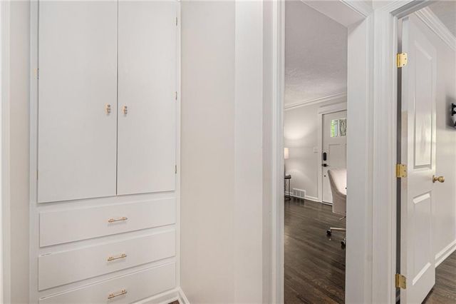 4302 W 77th Terrace, Prairie Village, KS 66208