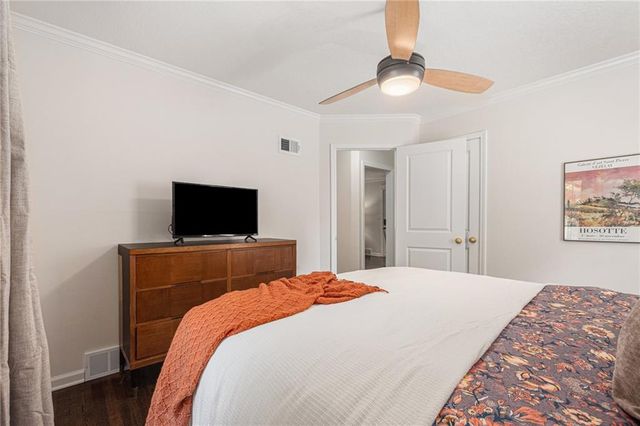 4302 W 77th Terrace, Prairie Village, KS 66208