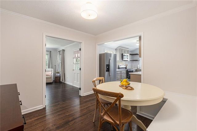 4302 W 77th Terrace, Prairie Village, KS 66208