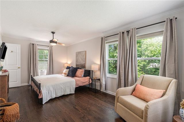 4302 W 77th Terrace, Prairie Village, KS 66208