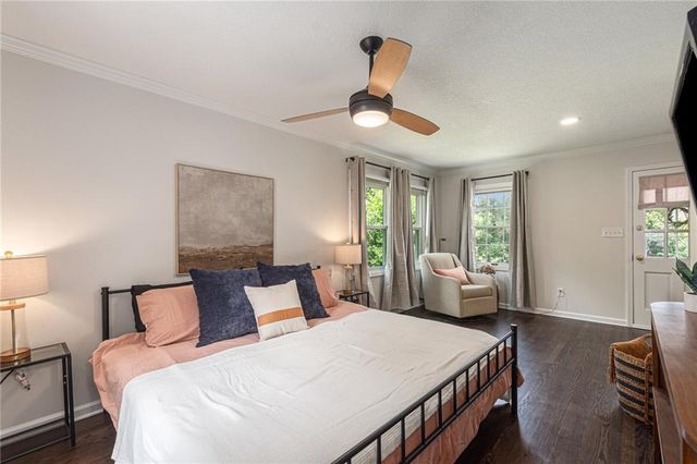 4302 W 77th Terrace, Prairie Village, KS 66208