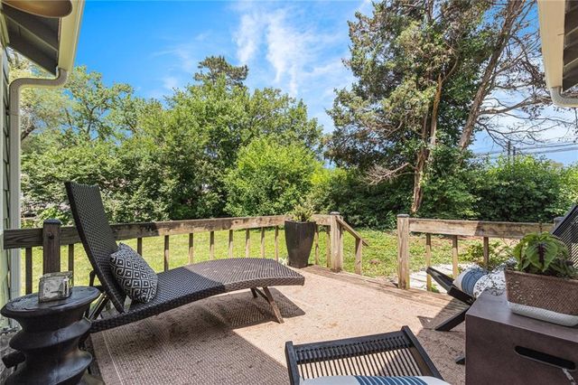 4302 W 77th Terrace, Prairie Village, KS 66208