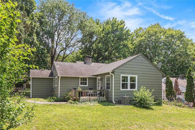 4302 W 77th Terrace, Prairie Village, KS 66208